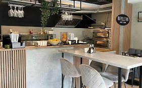 Wood Story - Modern 1Br Apt Near City Center With Parking